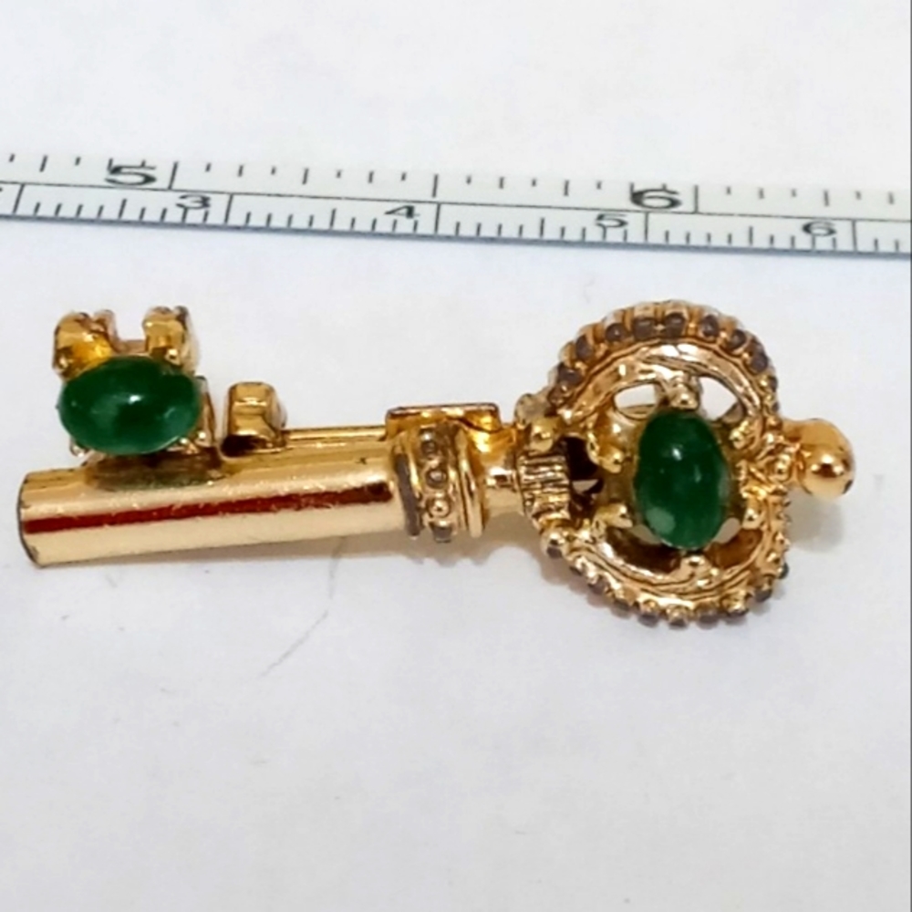 Vintage Signed Gerry Gold Toned & Jade Jeweled Vintage Skeleton Key Brooch Pin